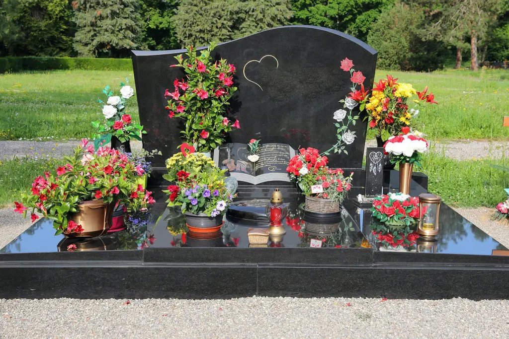 Exemple de monument funeraire Marbrerie Friess
